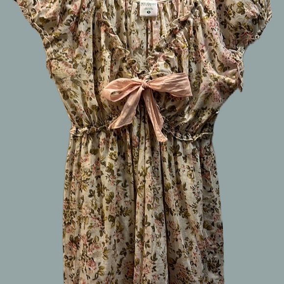 Motherhood Maternity Cotton Top. Size Med. Cream/Link Floral Short Sleeve - Picture 6 of 12